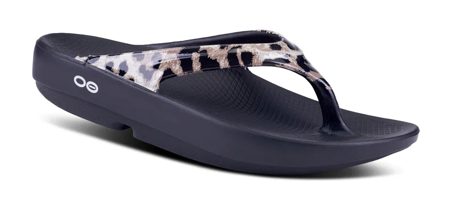 OOFOS Oolala Luxe Flips (Women)