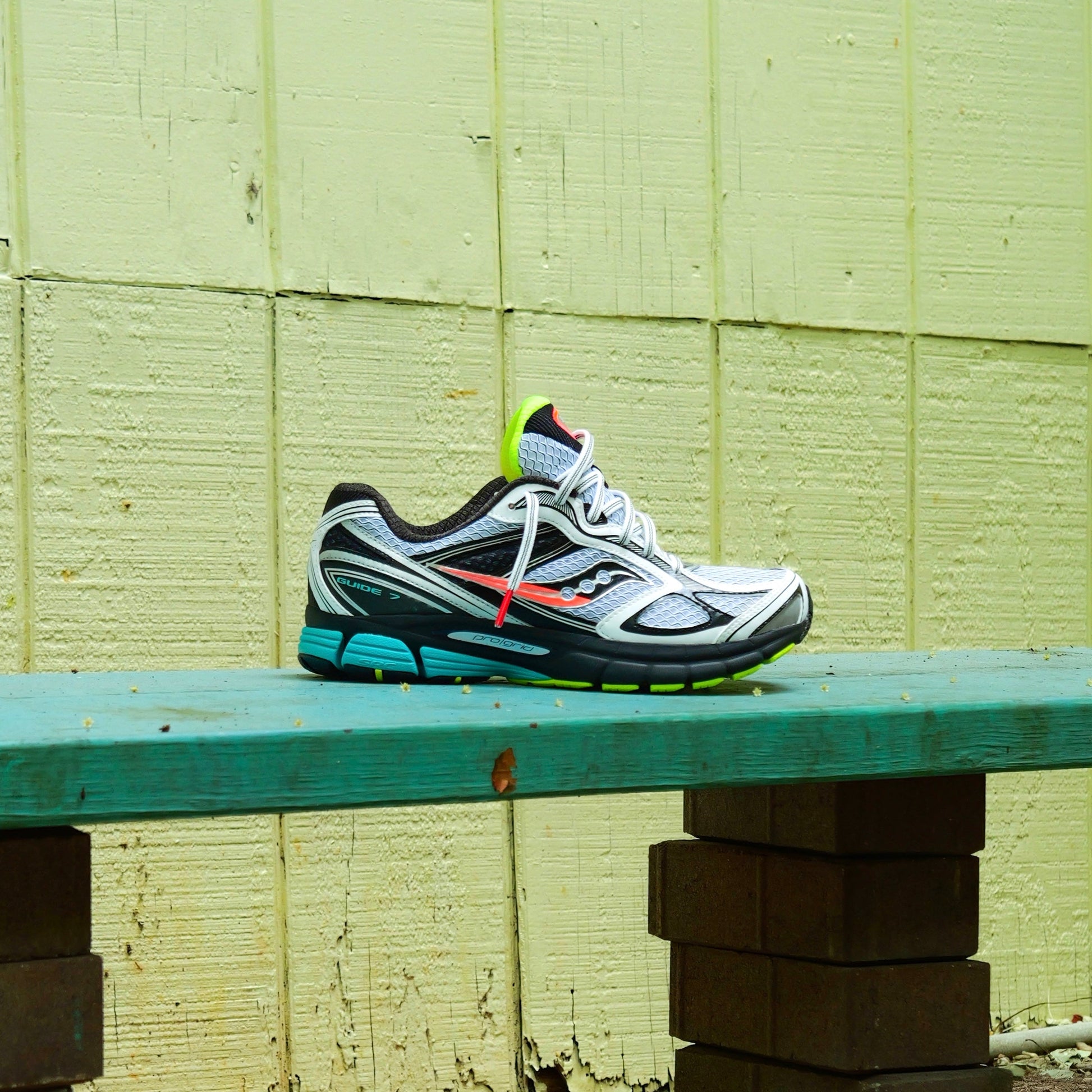 Mens Saucony ProGrid Guide 7 (White/Teal)
