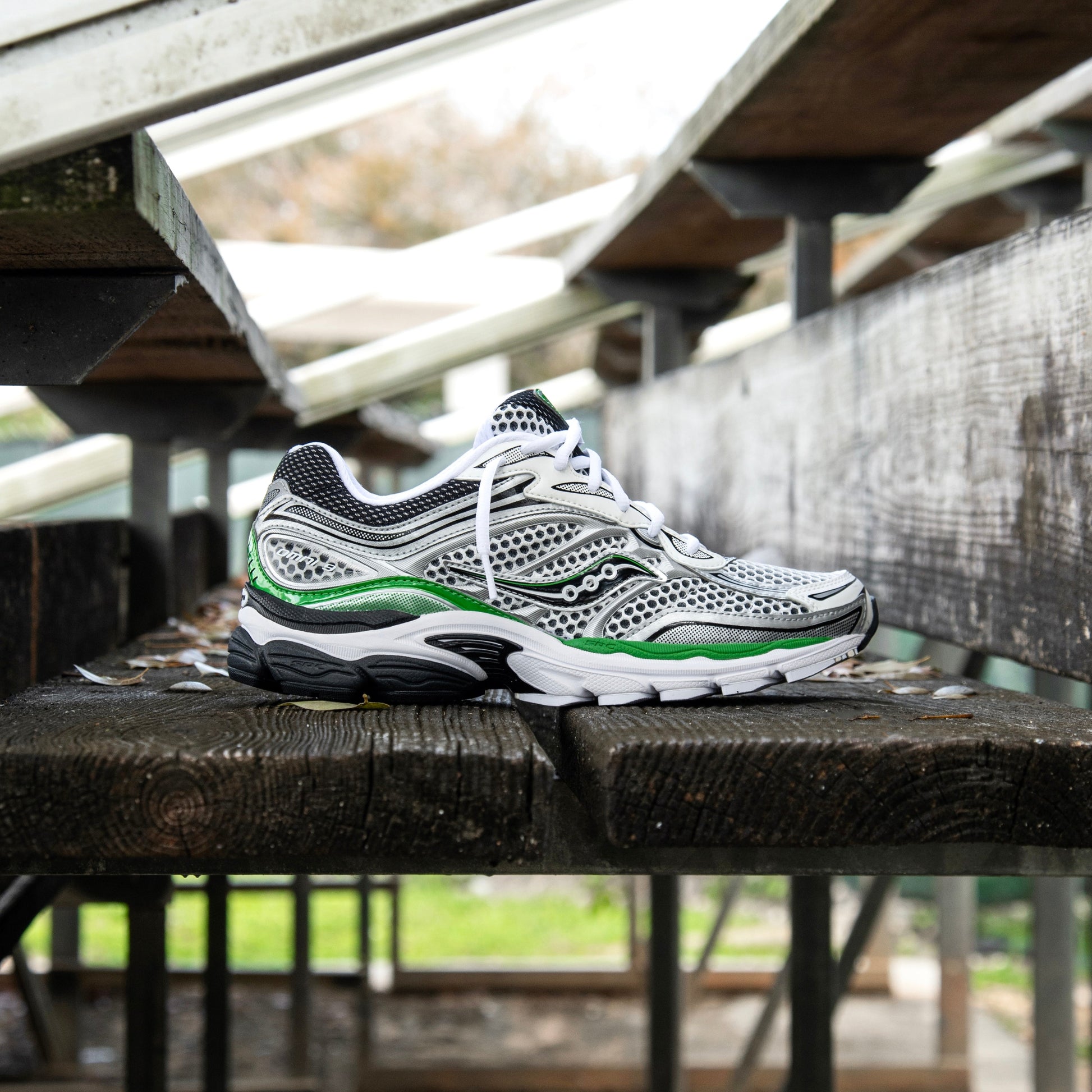 Mens Saucony ProGrid Omni 9 (Silver/Green)