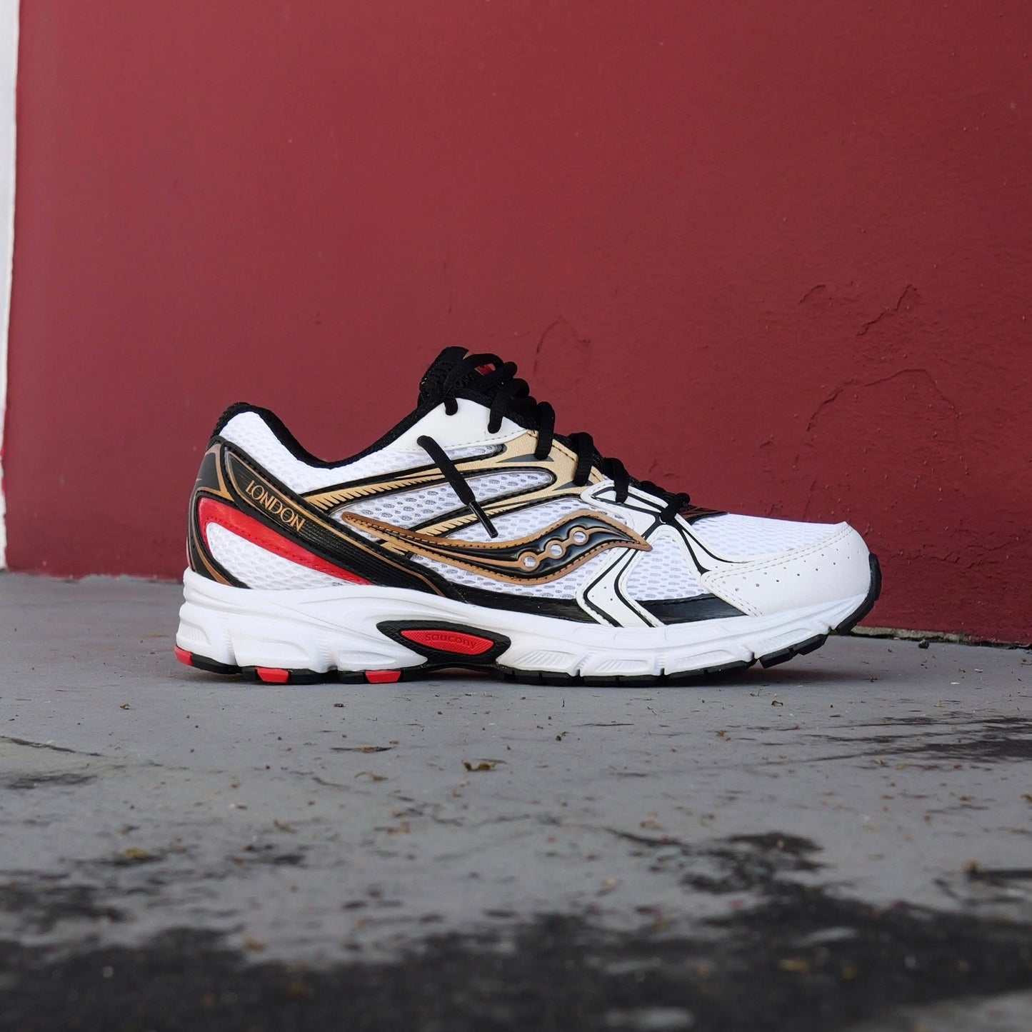 Mens Saucony Ride Millennium (White/Black)