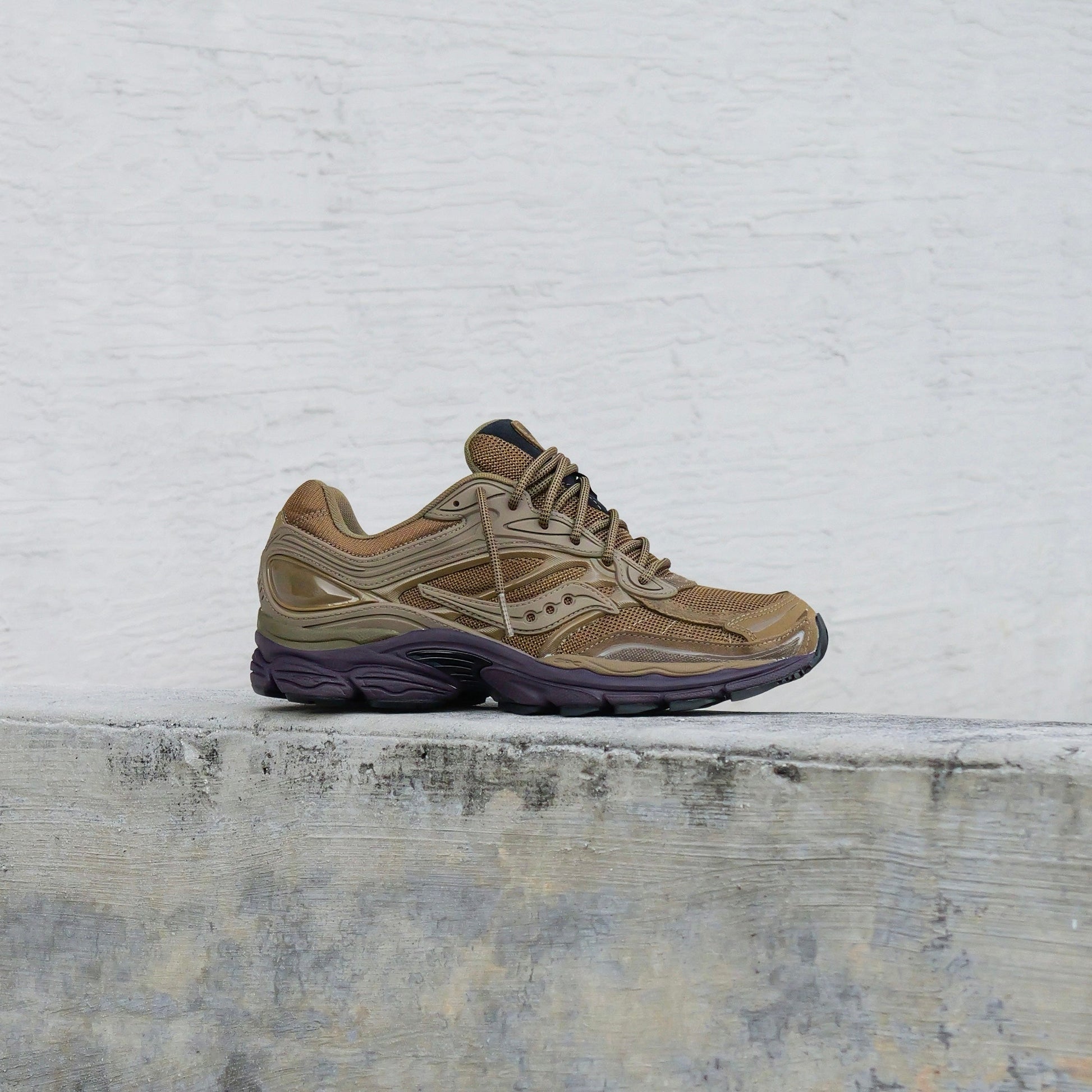Mens Saucony ProGrid Omni 9 (Brown/Wine)