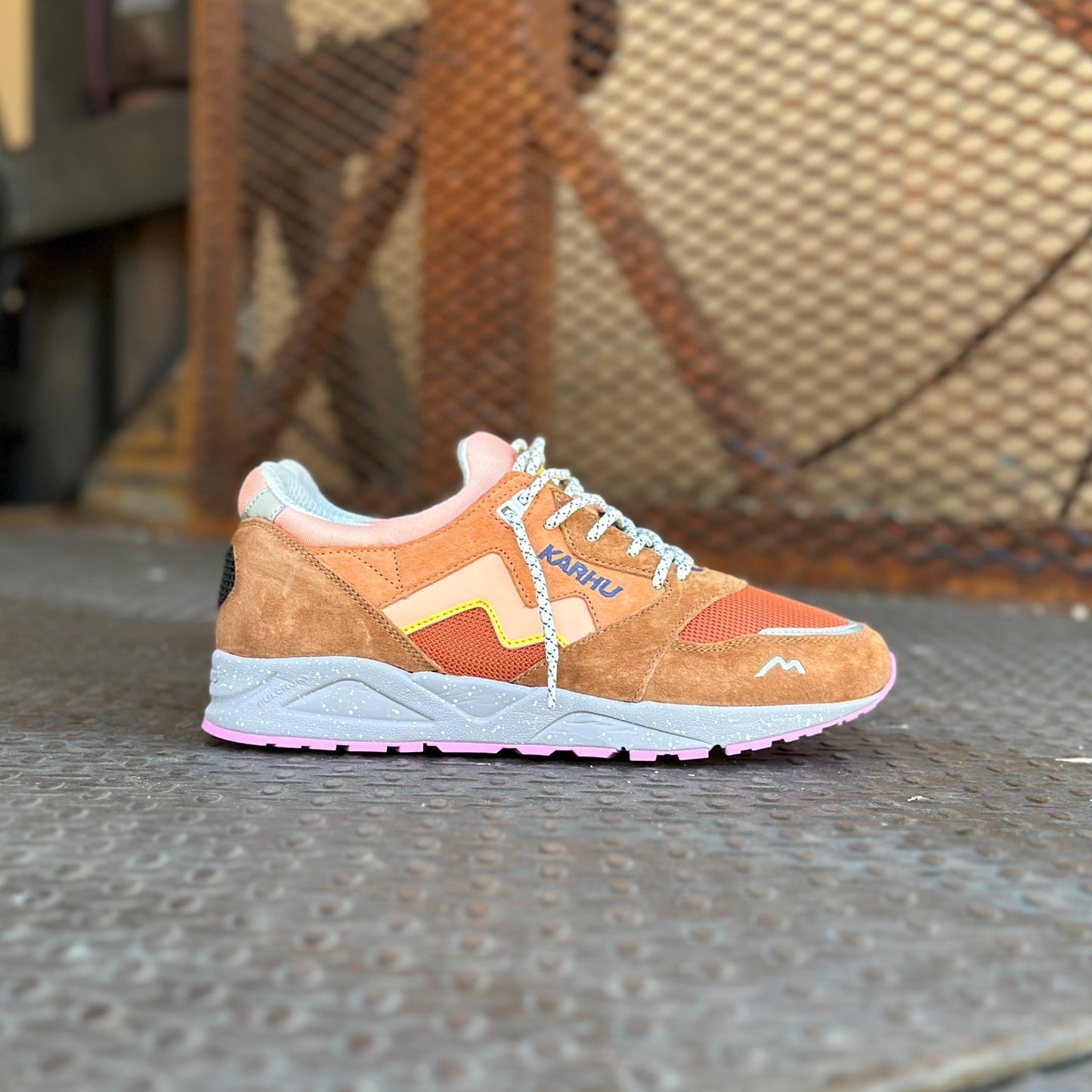 Karhu Aria 95 (Brown Sugar/Almost Apricot)