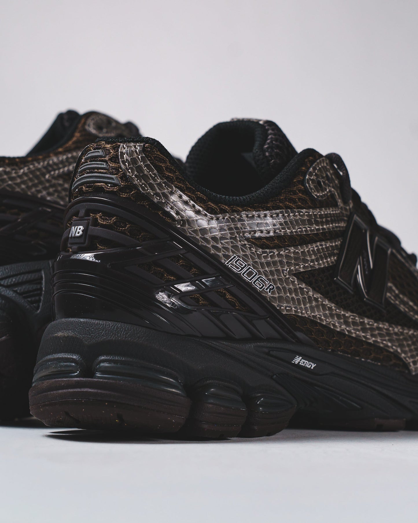 New Balance Unisex 1906RV1 Thunder Brown Black U19062NQ