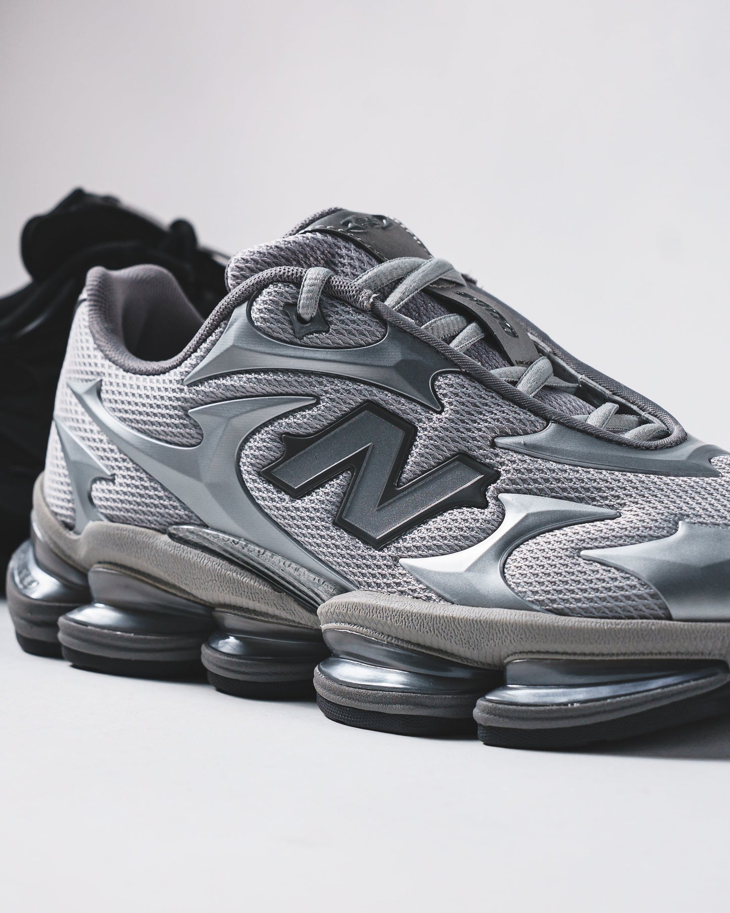 New Balance Unisex 2000 Black Metallic U200078C