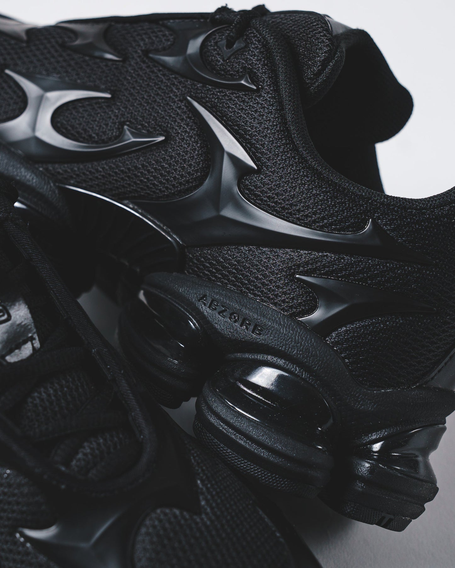 New Balance Unisex 2000 Black Metallic U200078C