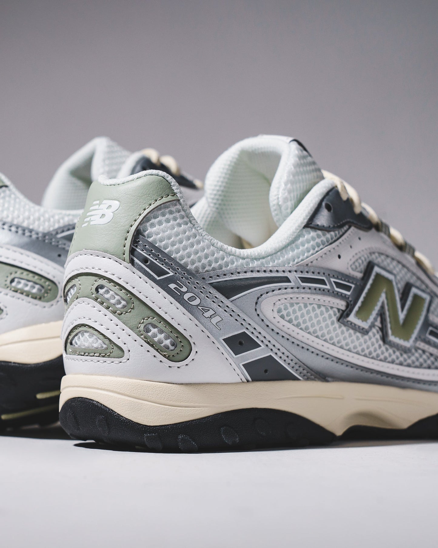 New Balance Unisex 204L Silver Metallic Black U204LSWD